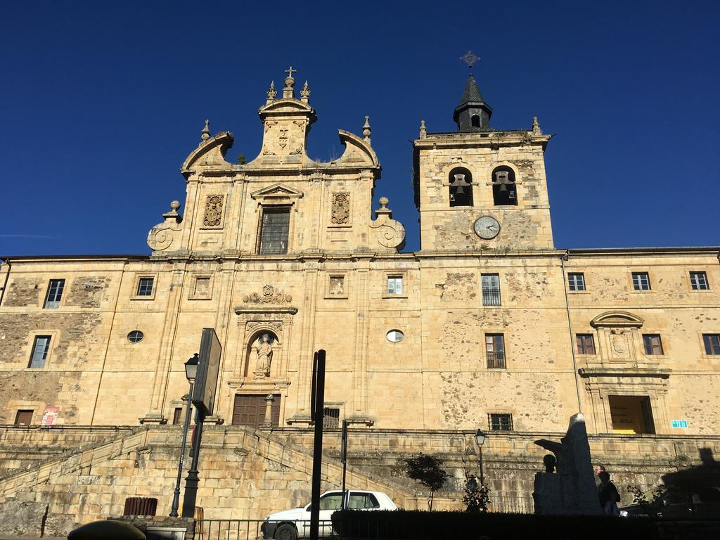 San Nicolas El Real Villafranca Del Bierzo Exterior photo